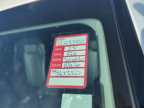 Certified 2025 Kia Sorento S image 6