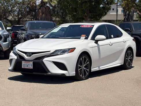 Certified 2018 Toyota Camry SE w/ Moonroof Package FWD image 40