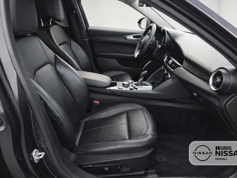 Used 2023 Alfa Romeo Giulia Sprint RWD image 10