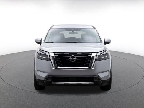 Used 2025 Nissan Pathfinder SV FWD image 2