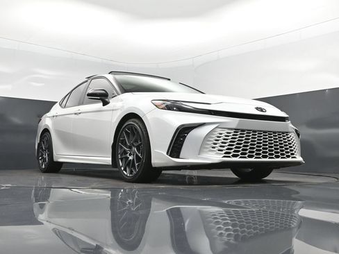 Used 2025 Toyota Camry XSE FWD image 44