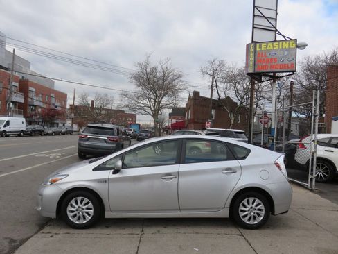 Used 2013 Toyota Prius Plug-In Hybrid image 6