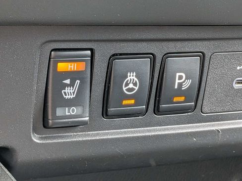 Used 2024 Nissan Frontier SV w/ Technology Package AWD/4WD image 23