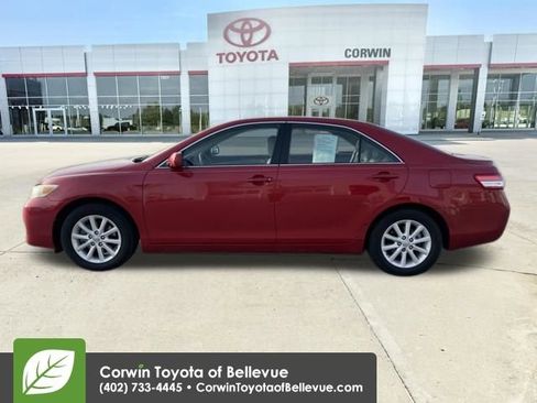 Used 2011 Toyota Camry XLE w/ SE/XLE Extra-Value Pkg image 2