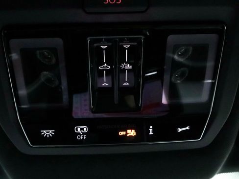 Used 2025 Volkswagen Atlas Cross Sport SEL R-Line image 31