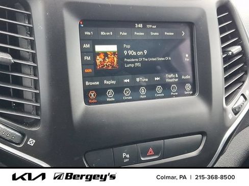 Used 2019 Jeep Cherokee Latitude Plus w/ Cold Weather Group AWD/4WD image 18