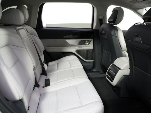 New 2026 Lincoln Nautilus Reserve AWD/4WD image 18