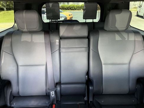 Used 2024 Lexus GX 550 w/ Accessory Package (31) AWD/4WD image 40
