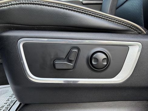 Used 2022 RAM 1500 Laramie AWD/4WD image 25