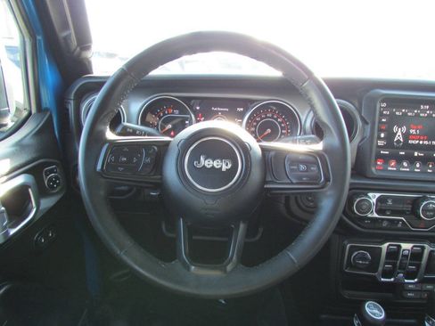 Used 2023 Jeep Gladiator Sport AWD/4WD image 25