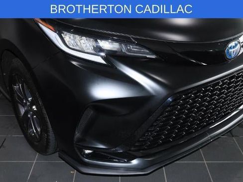 Used 2024 Toyota Sienna XSE w/ XSE Plus Package image 12