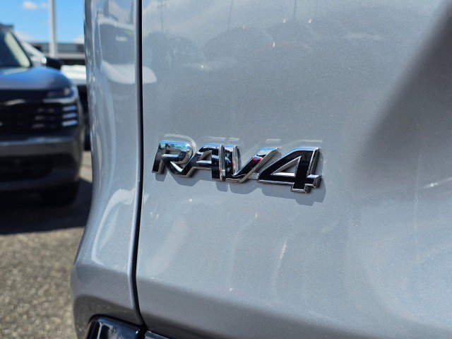 Used 2023 Toyota RAV4 XSE AWD/4WD image 17