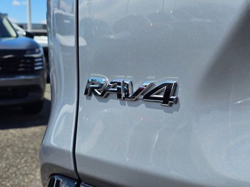 Used 2023 Toyota RAV4 XSE AWD/4WD image 17