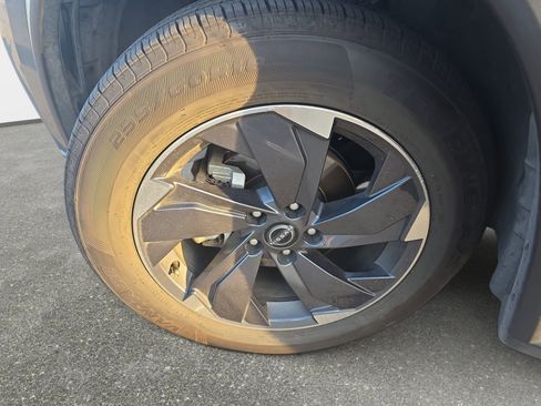 Used 2025 Nissan Rogue SV FWD image 31