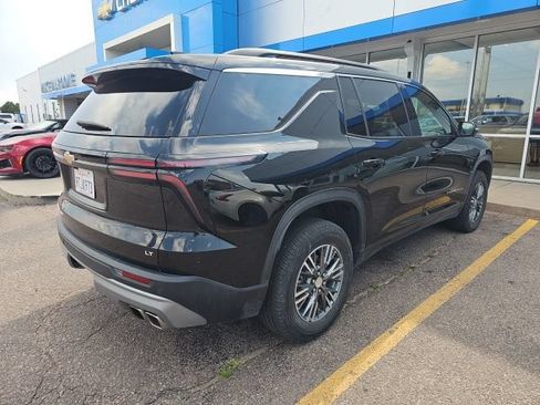Used 2024 Chevrolet Traverse LT AWD/4WD image 3