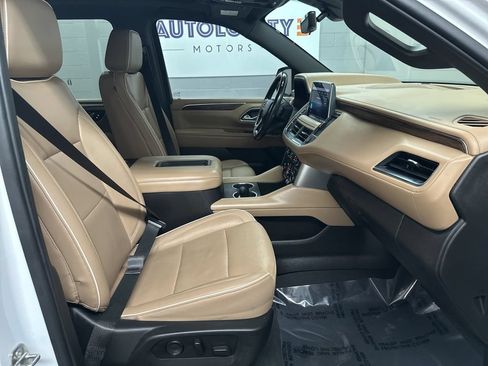 Used 2021 Chevrolet Suburban Premier w/ Premium Package AWD/4WD image 19