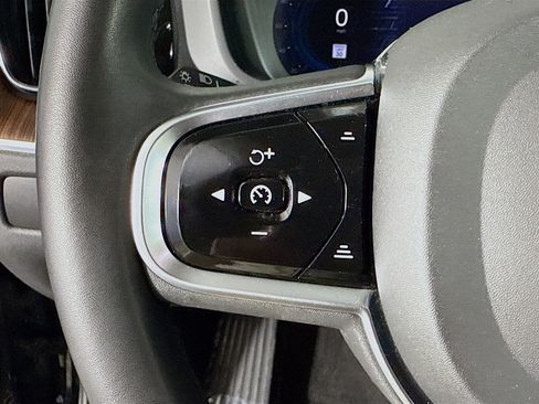 Used 2023 Volvo XC60 B5 Plus image 14