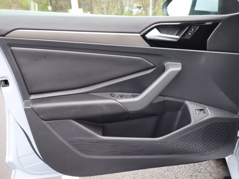 Used 2019 Volkswagen Jetta SEL Premium image 14