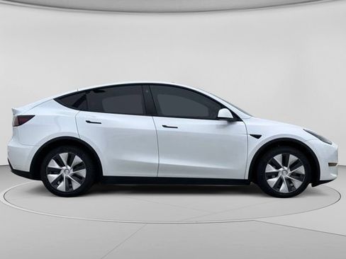 Used 2022 Tesla Model Y Long Range AWD/4WD image 29