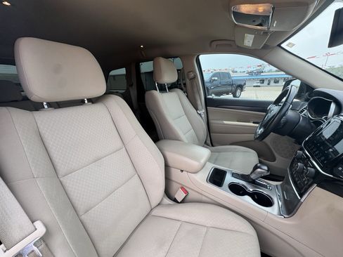 Used 2022 Jeep Grand Cherokee Laredo E RWD image 35