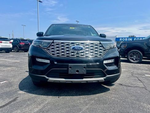 Used 2024 Ford Explorer Platinum w/ Technology Package AWD/4WD image 2