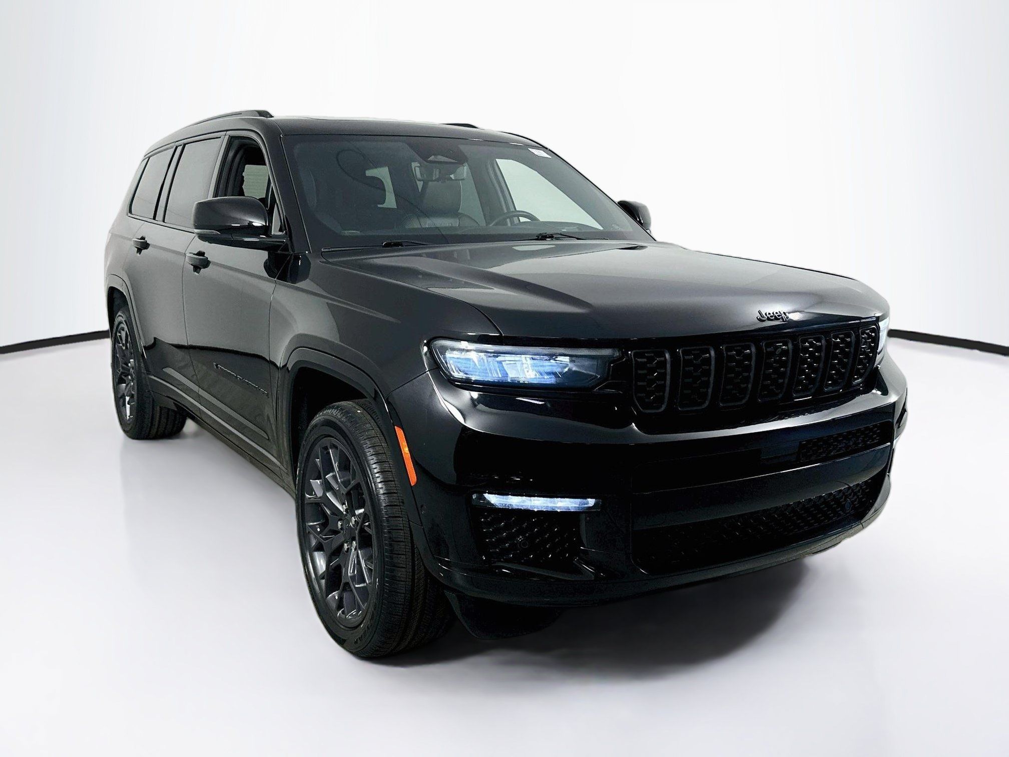 Used 2023 Jeep Grand Cherokee L Summit AWD/4WD image 3