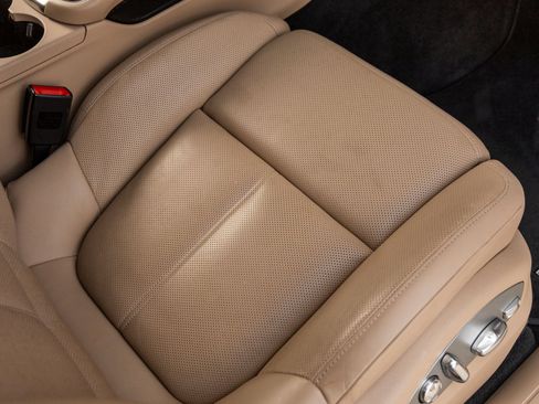Certified 2024 Porsche Macan AWD/4WD image 44