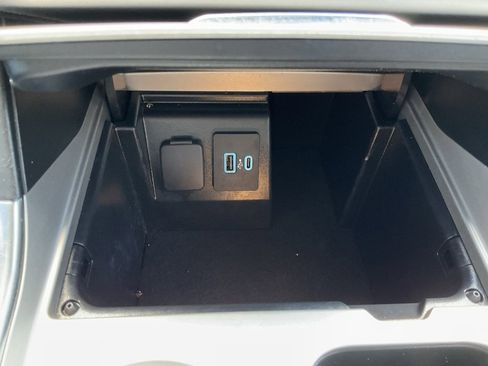 Used 2023 Ford Explorer XLT w/ Equipment Group 202A image 11