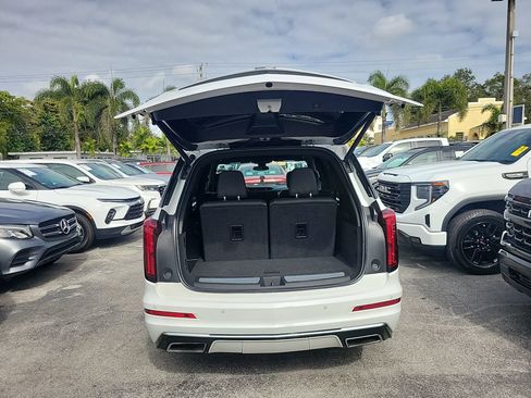 Used 2022 Cadillac XT6 Premium Luxury image 16