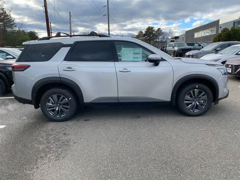 New 2025 Nissan Pathfinder SV image 8