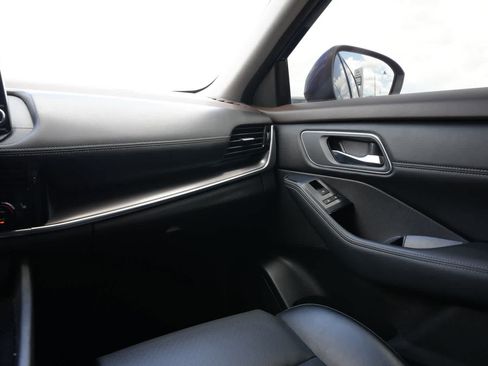 Used 2021 Nissan Rogue SV w/ Premium Package AWD/4WD image 8