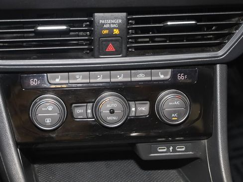 Used 2024 Volkswagen Jetta SE w/ Panoramic Sunroof Package FWD image 26