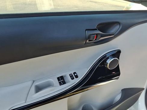 Used 2012 Scion iQ w/ Rear Speaker Pkg FWD image 12