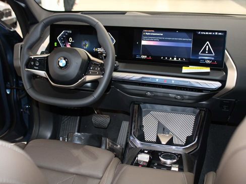 Used 2025 BMW X3 xDrive30i w/ Premium Package image 18