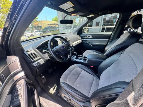 Used 2017 Ford Explorer XLT w/ Equipment Group 202A FWD image 12