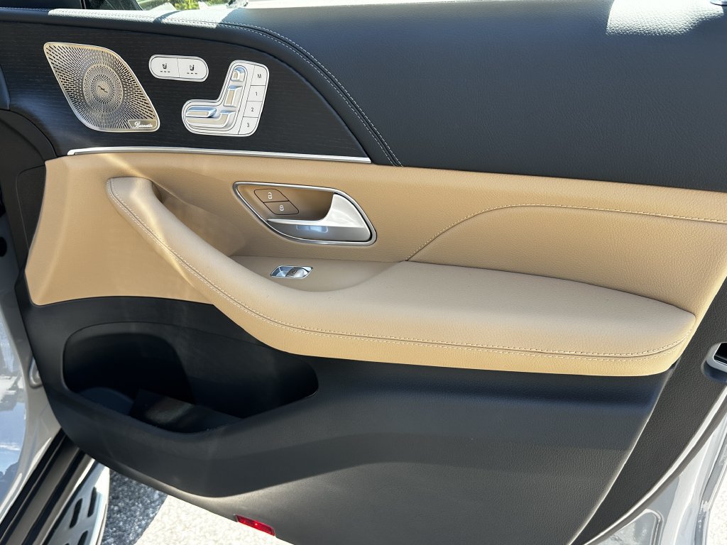 New 2026 Mercedes-Benz GLS 450 4MATIC image 16
