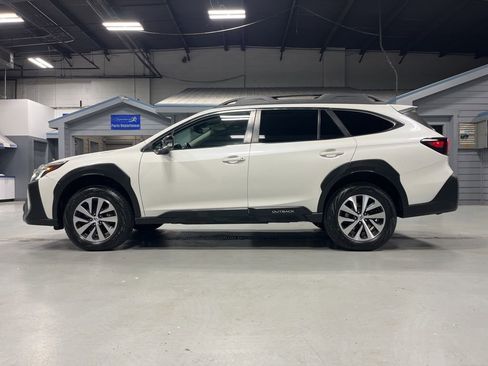 Used 2023 Subaru Outback Premium AWD/4WD image 5