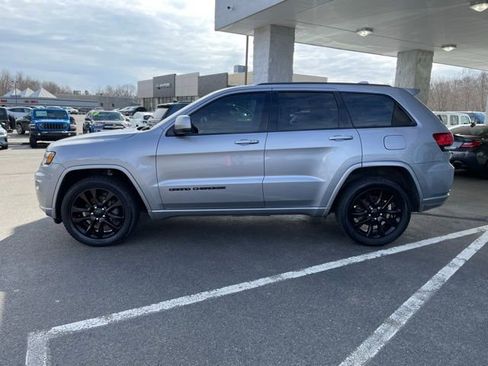 Used 2019 Jeep Grand Cherokee Altitude image 8