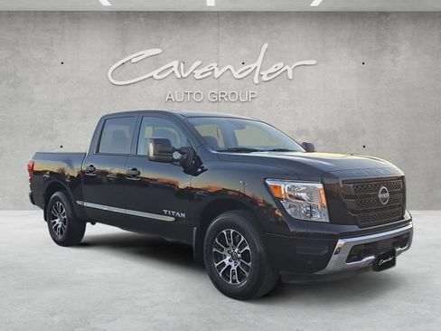 Used 2024 Nissan Titan SV w/ SV Convenience Package image 2