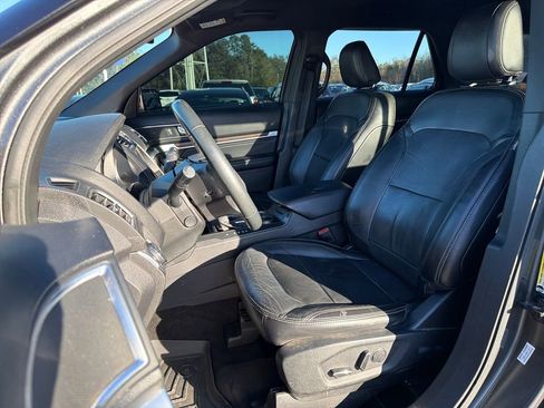 Used 2018 Ford Explorer Limited image 10