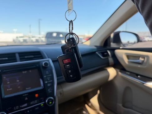 Used 2016 Toyota Camry XLE w/ Moonroof Package FWD image 30
