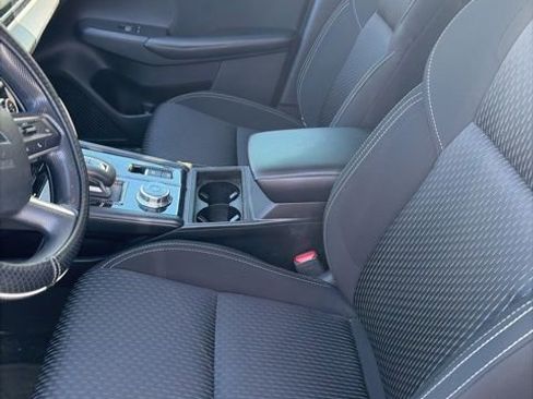 Used 2022 Mitsubishi Outlander ES image 2