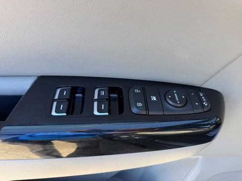 Used 2021 Kia Sportage S w/ S AWD Premium Package image 16