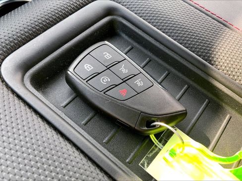 Used 2021 Chevrolet Suburban RST w/ Luxury Package image 11