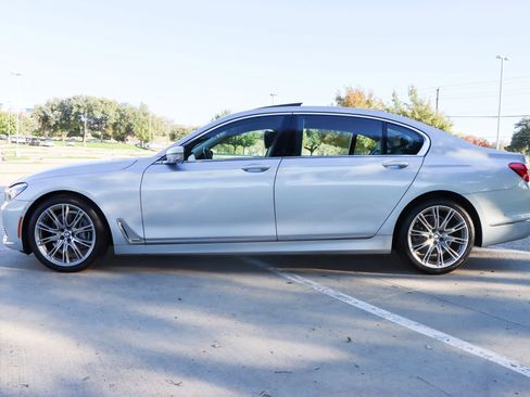 Used 2019 BMW 740i w/ Executive Package image 4