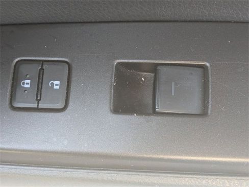 Used 2022 Toyota Camry SE image 32