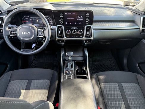 Used 2022 Kia Sorento LX AWD/4WD image 16