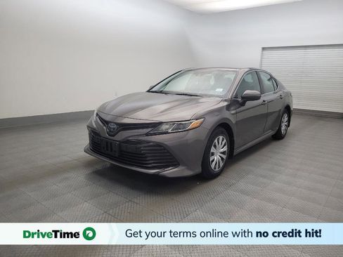 Used 2020 Toyota Camry LE FWD image 1