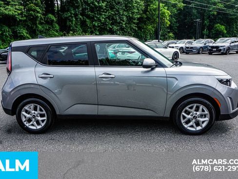 Used 2025 Kia Soul LX w/ LX Technology Package FWD image 8