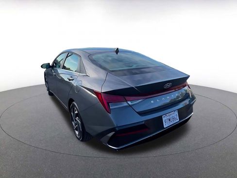 Used 2025 Hyundai Elantra SEL image 12